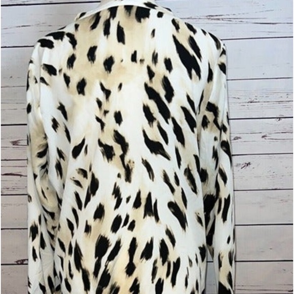 Chico’s animal print asymmetrical high / low Tunic - Picture 3 of 4